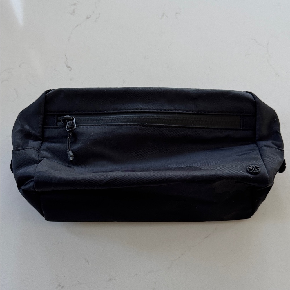 Athleta Black Camo Dopp Kit NWOT ✨